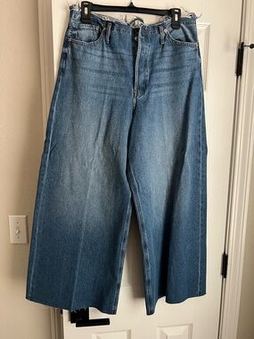 Express Wide-Leg Jeans in Medium Blue Wash